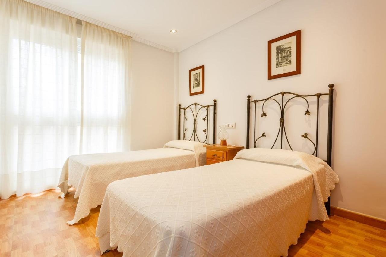 Gatu Villa Elvira Junto Al Hospital Y Playa 2 Dormit Y 2 Banos, Preferente Mayores De 25 Anos Y Familias Cádiz Exteriör bild