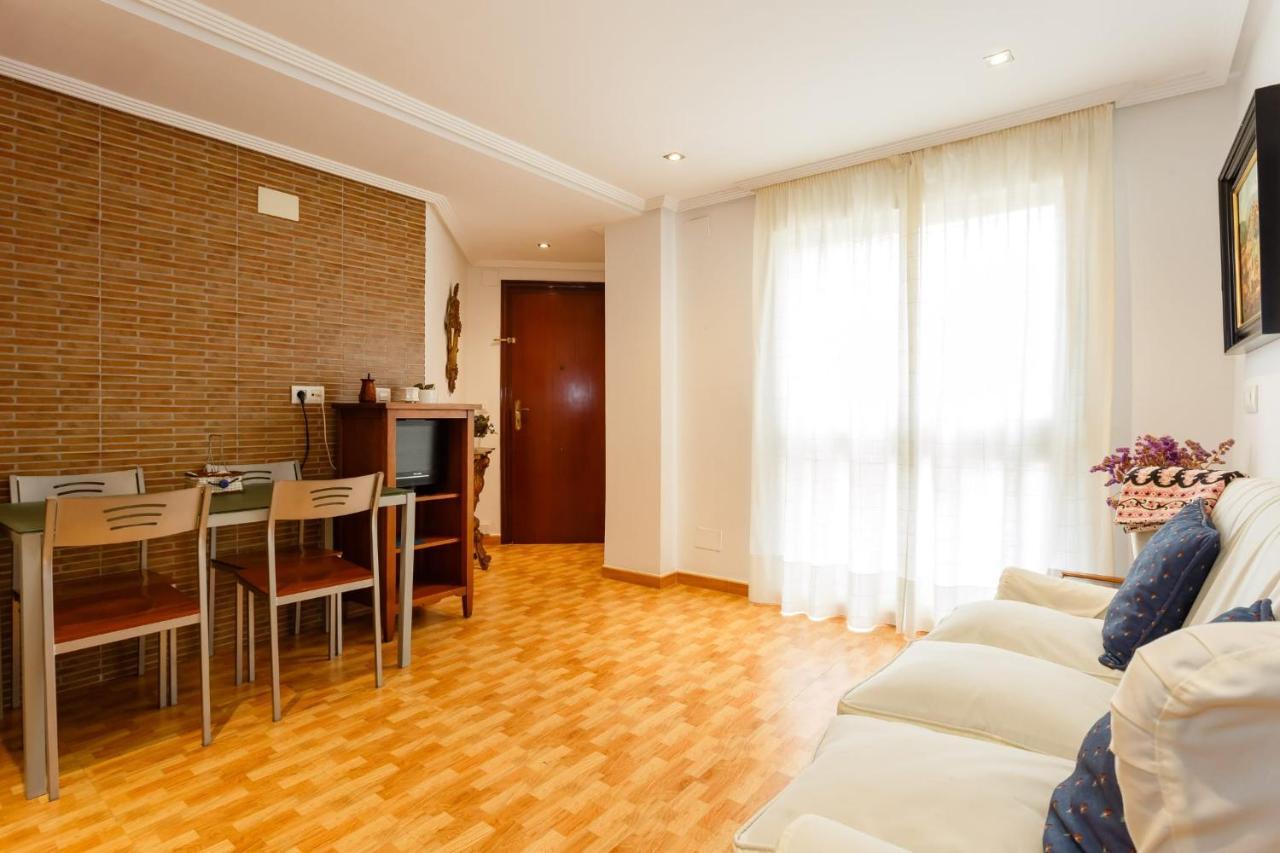 Gatu Villa Elvira Junto Al Hospital Y Playa 2 Dormit Y 2 Banos, Preferente Mayores De 25 Anos Y Familias Cádiz Exteriör bild